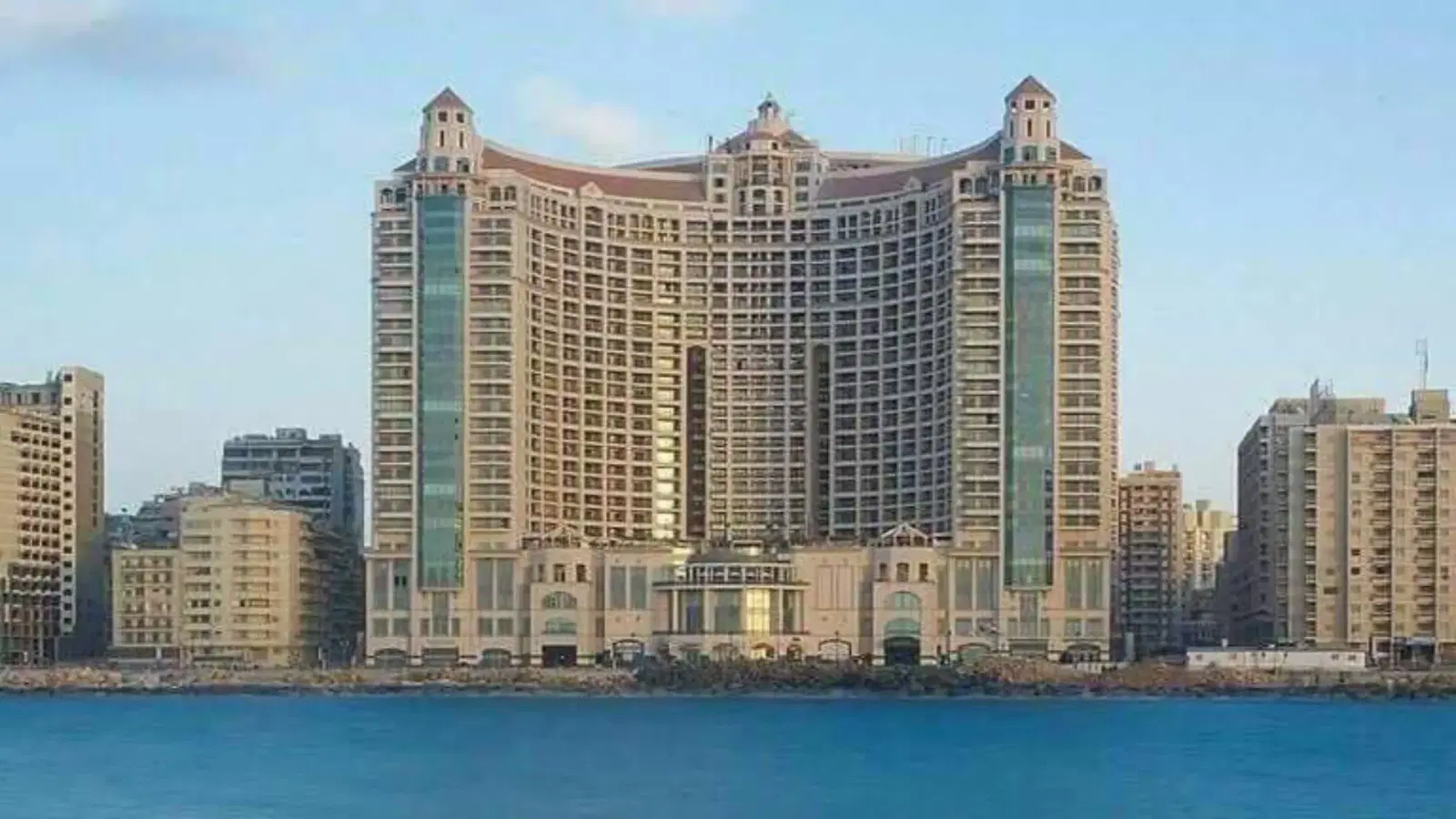 شقة فندقية للبيع في فورسيزون الإسكندرية بمساحة 270 متر