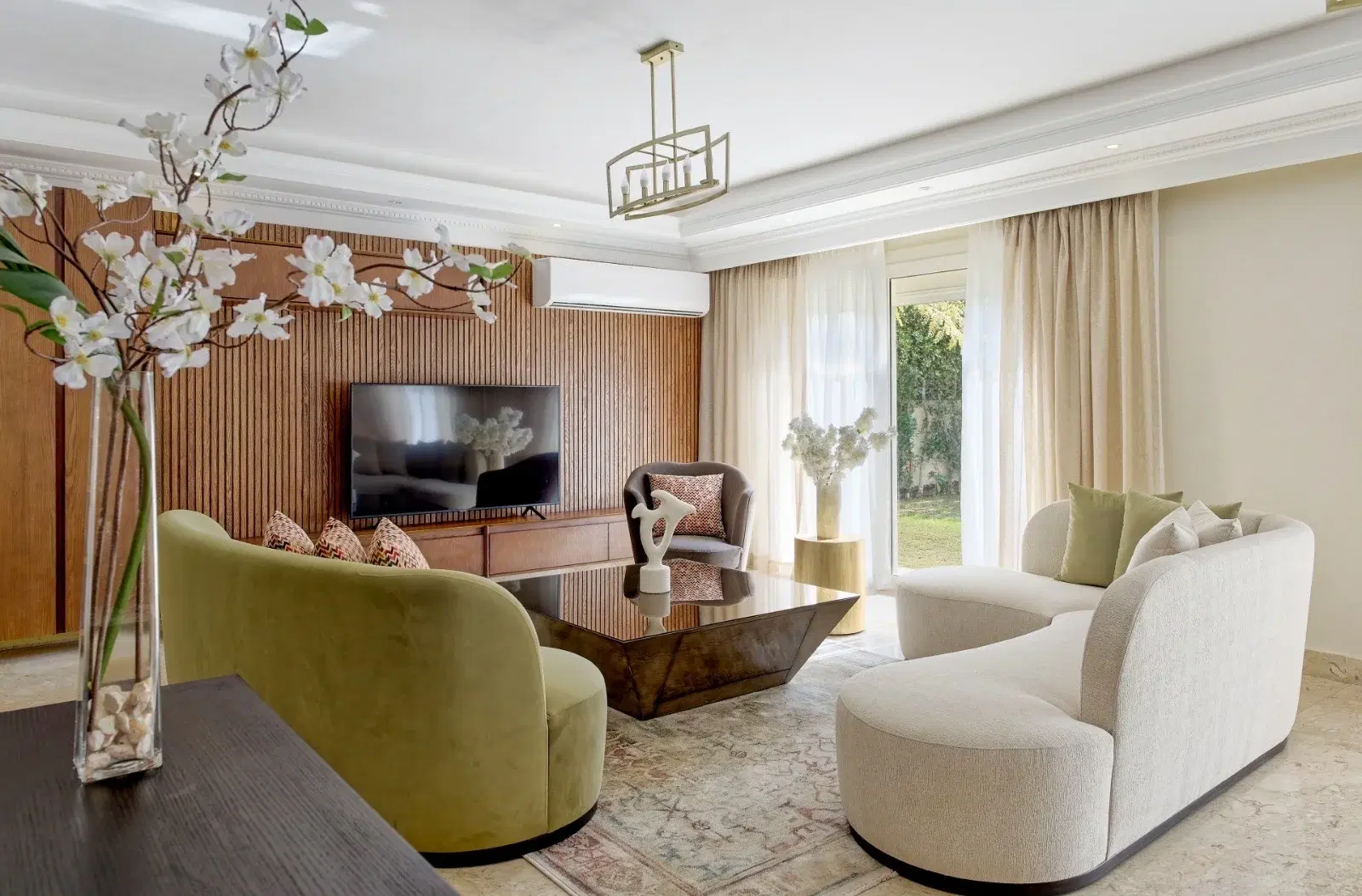 Luxurious Standalone Villa for Rent in CFC - Spacious Living with Modern Elegance
