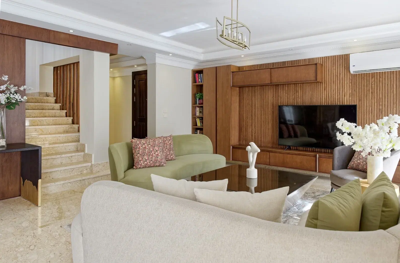 Luxurious Standalone Villa for Rent in CFC - Spacious Living with Modern Elegance