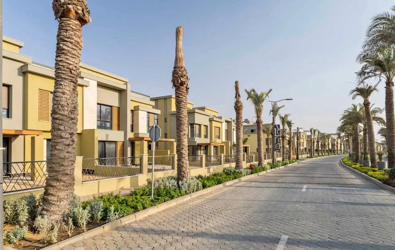 مساحات كبيرة ونص تشطيب: توين هاوس سوديك فيليت للبيع 313م على أرض 400م