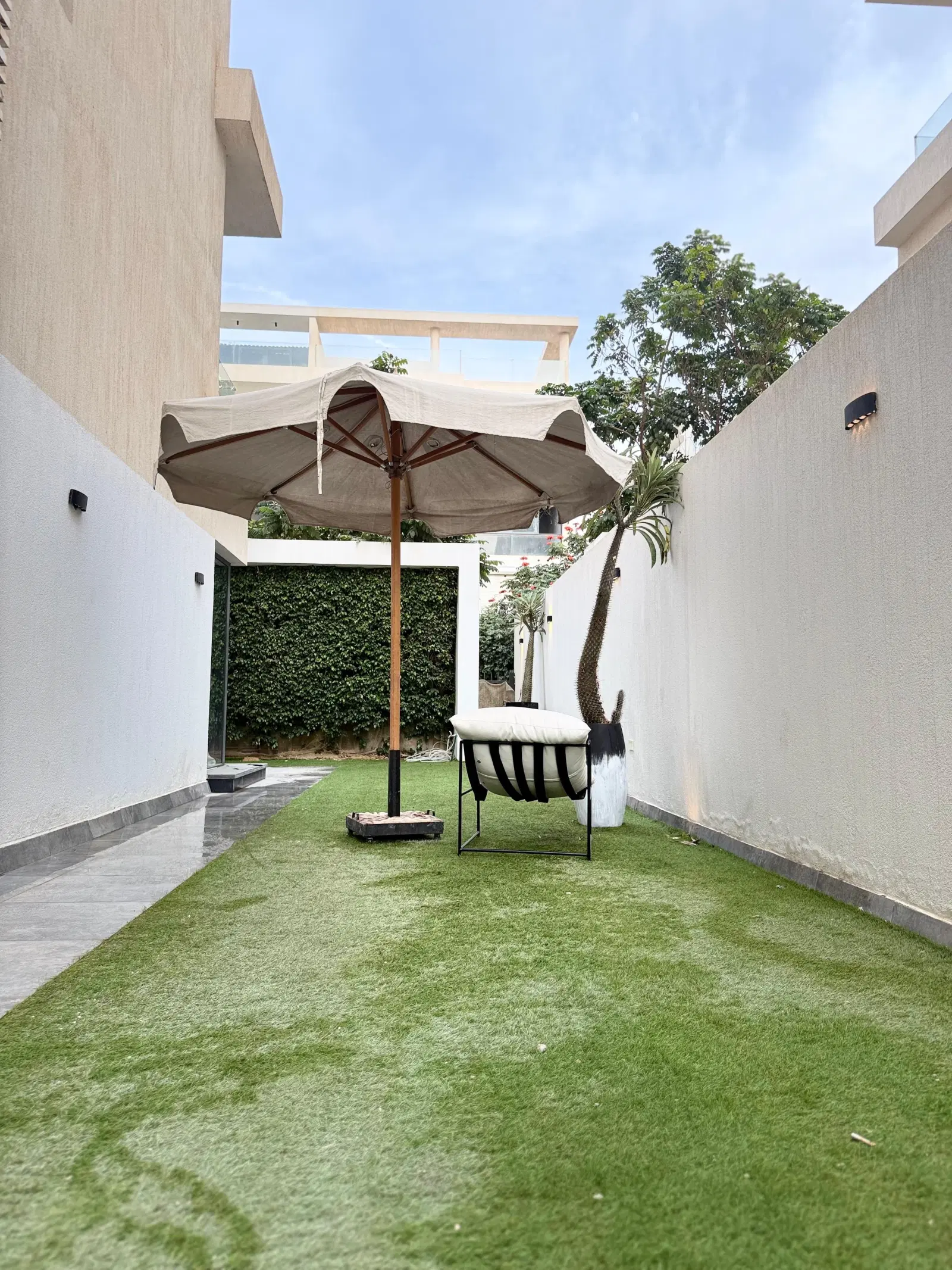 Apartment for rent Lake View Residence, ground unit with 100 sqm garden