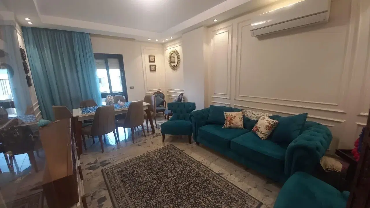 شقة واسعة مكونة من غرفتين للبيع مفروشة بالكامل بالقاهرة الجديد