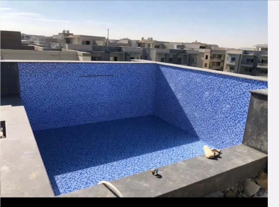 بنتهاوس رائع 4 غرف نوم مطل على المسبح بالقاهرة الجديده