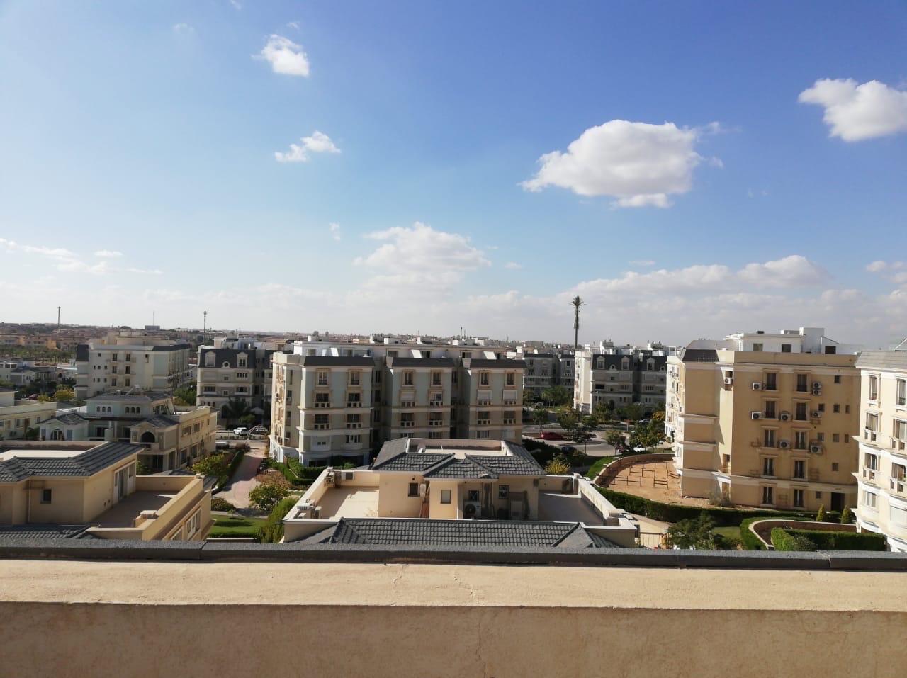 اي فيلا روف في القاهرة الجديدة: مساحة واسعة داخل ام في اتش بي