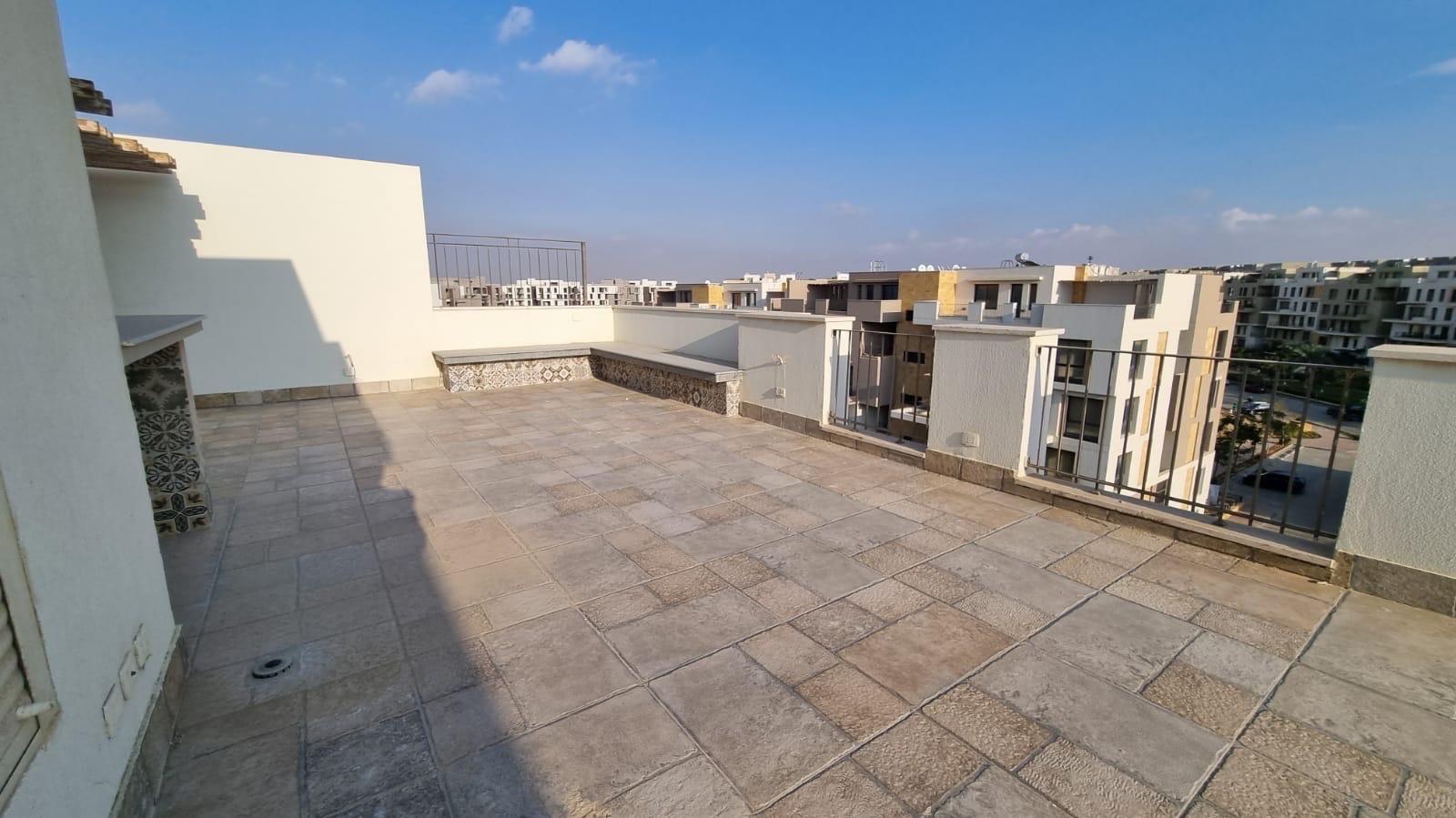 تربلكس للإيجار في إيست تاون، القاهرة الجديدة