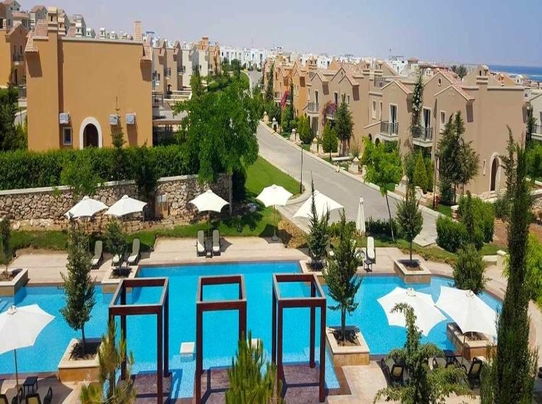شاليه أرضي للبيع في ماونتن فيو رأس الحكمة، الساحل الشمالي، 92 متراً مع حديقة