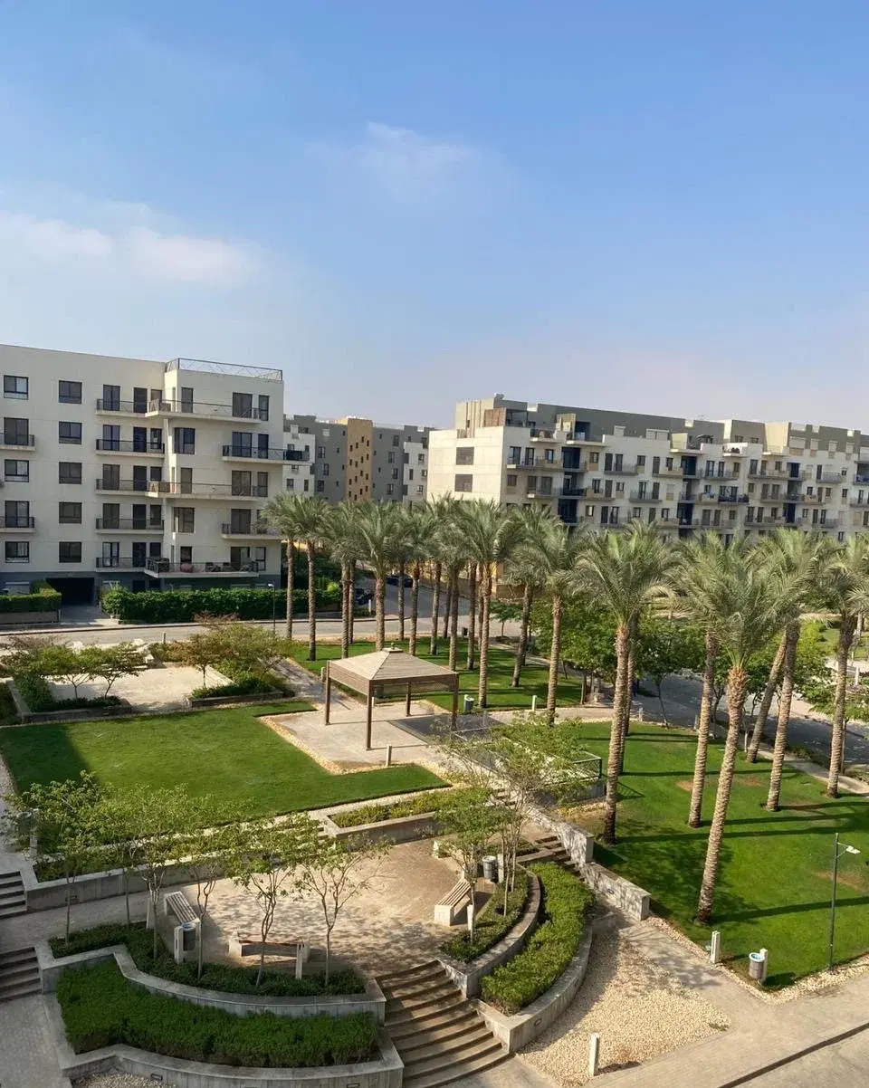 شقة للبيع في سوديك إيستاونً تشطيب كامل وفيو نادى