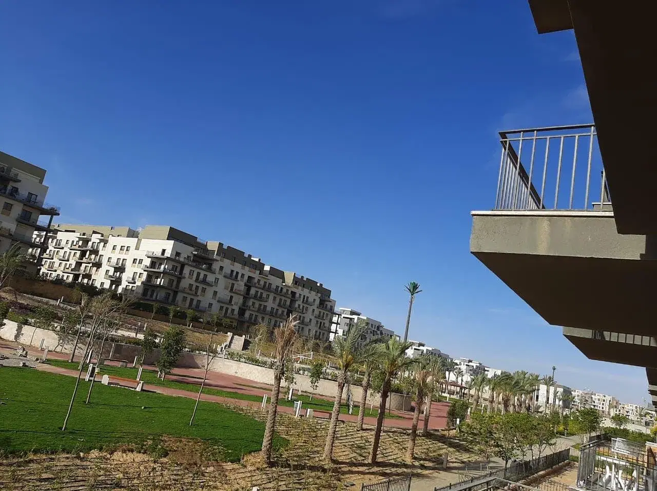 شقة للبيع في سوديك إيستاونً تشطيب كامل وفيو نادى