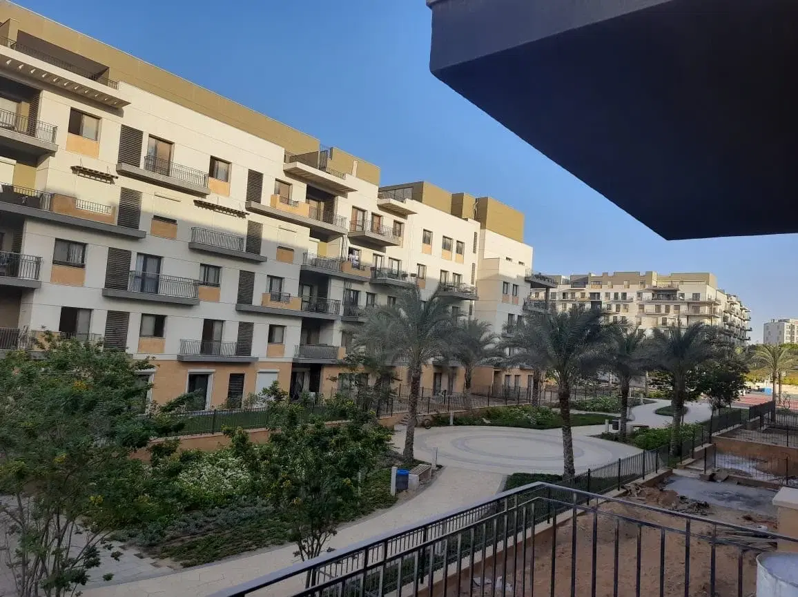 شقة للبيع في سوديك إيستاونً تشطيب كامل وفيو نادى