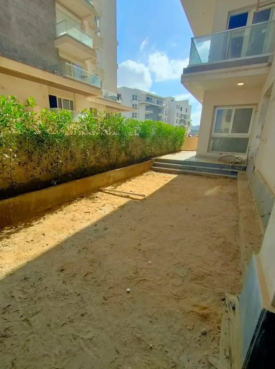 شقة أرضي ١٤٥ م² مع حديقة خاصة وإطلالة ماونتن فيو — iCity Club Park، القاهرة الجديدة
