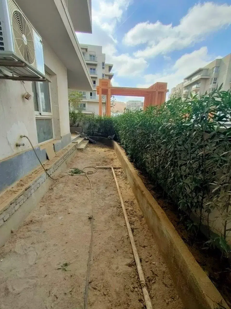 شقة أرضي واسعة مع حديقة خاصة في كمبوند MVIC كلوب بارك، القاهرة الجديدة