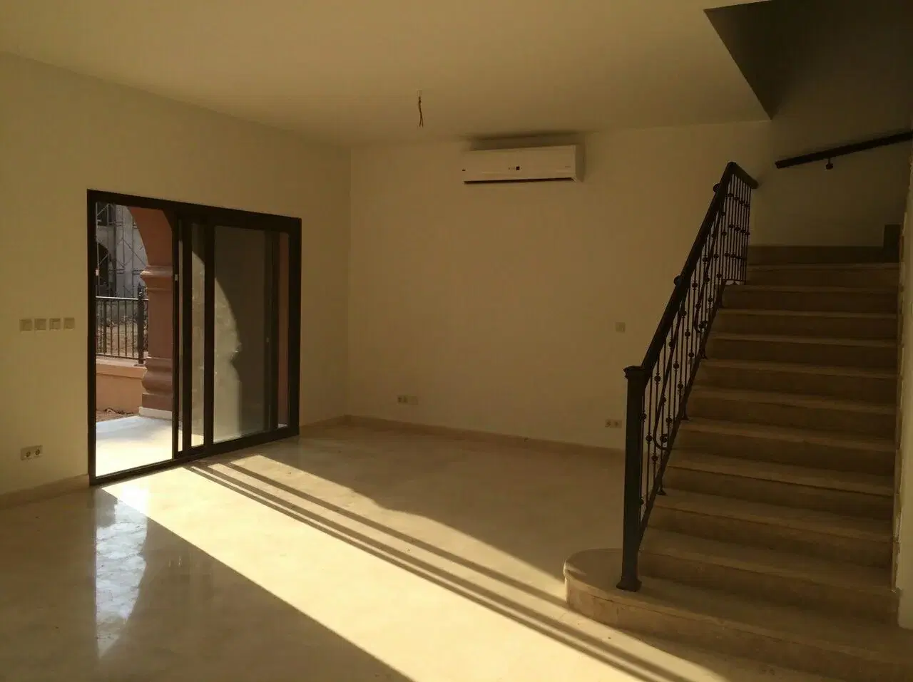 Townhouse for rent 190 sqm in Mivida Avenues with full finishing and nanny room