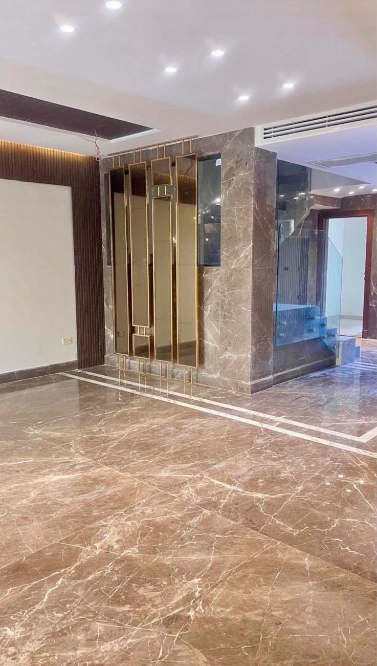 فيلا مفروشة فاخرة للإيجار في ميفيدا إعمار بمساحة واسعة