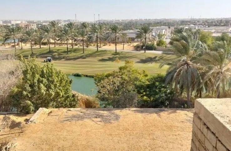 فيلا فاخرة في القطامية ديونز بمساحة كبيرة وتشطيب 45%