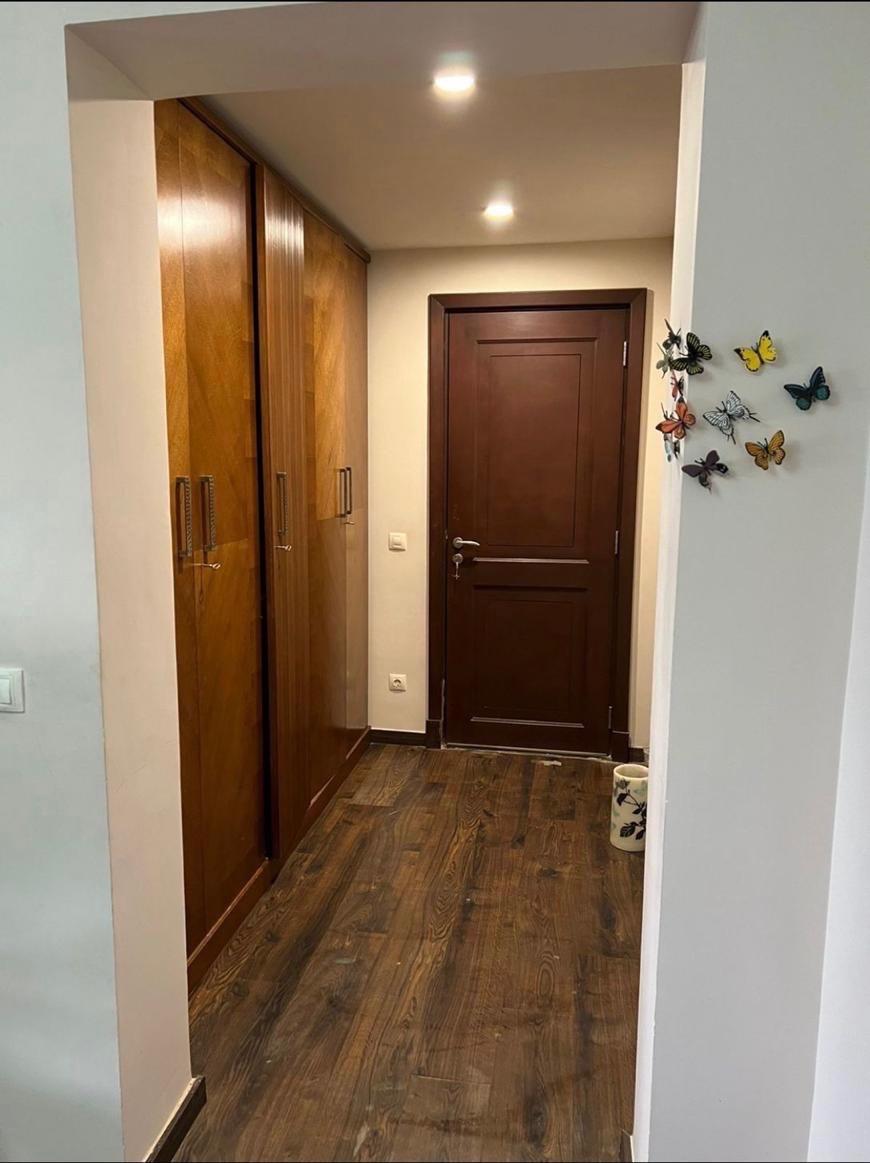 Luxurious 200 sqm Apartment for Rent in Mivida with Kitchen and ACs