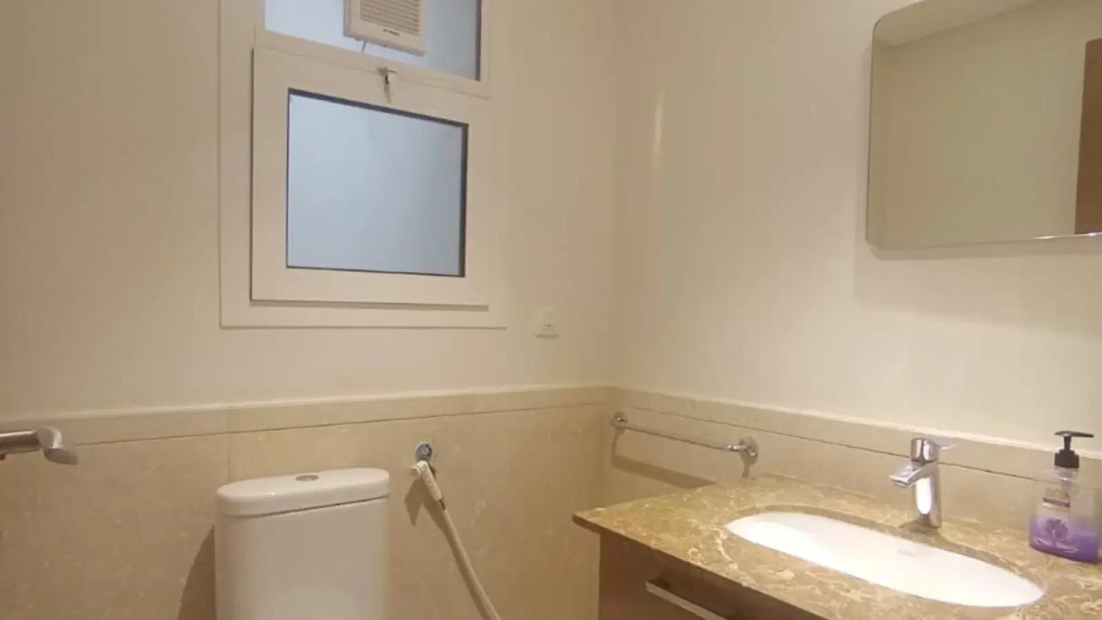 Furnished apartment for rent in Mivida Boulevard by Emaar with 4 bedrooms