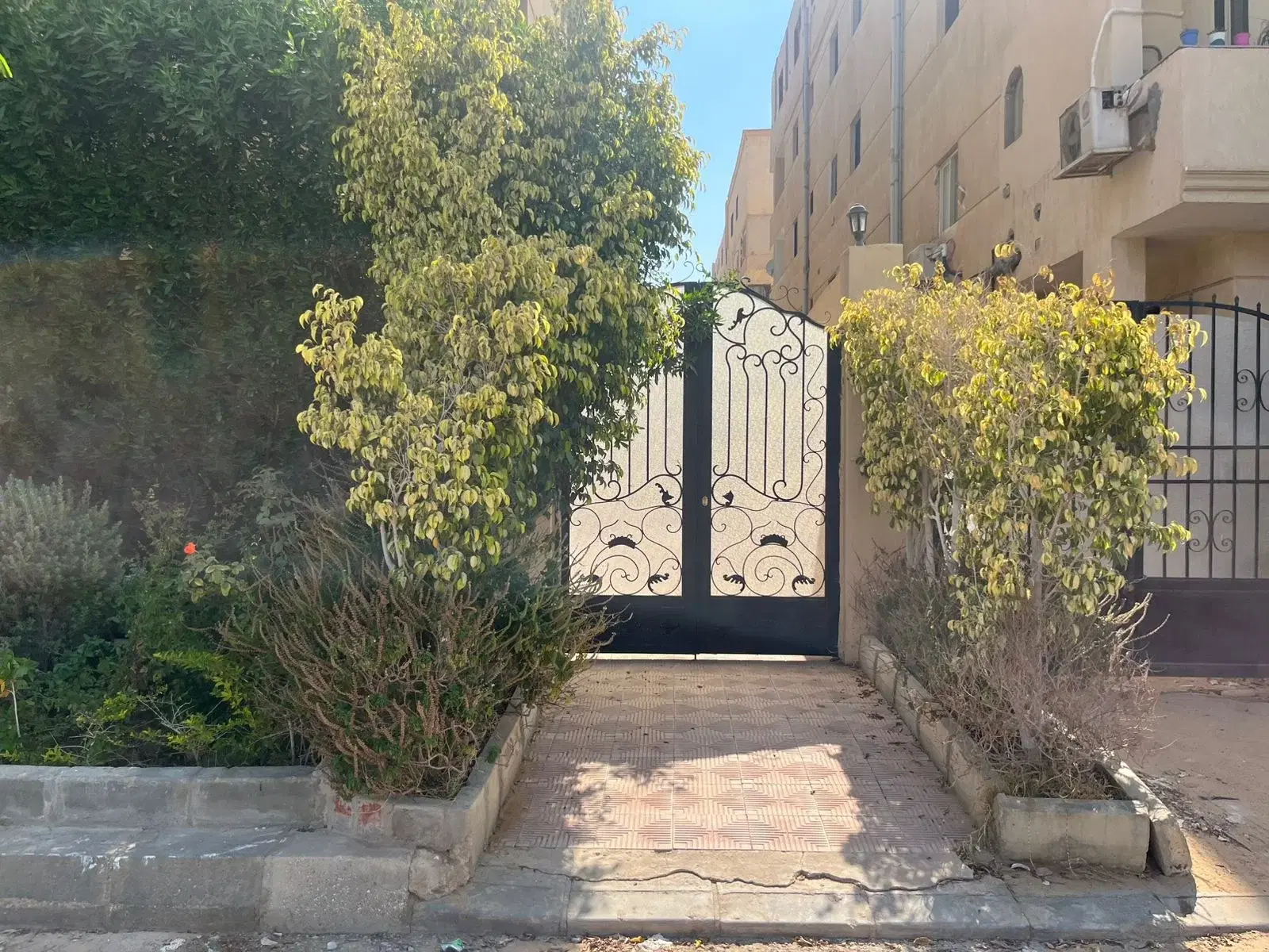 3-bed apartment in El Shorouk 2 — 200 sqm, private garden, ready to move