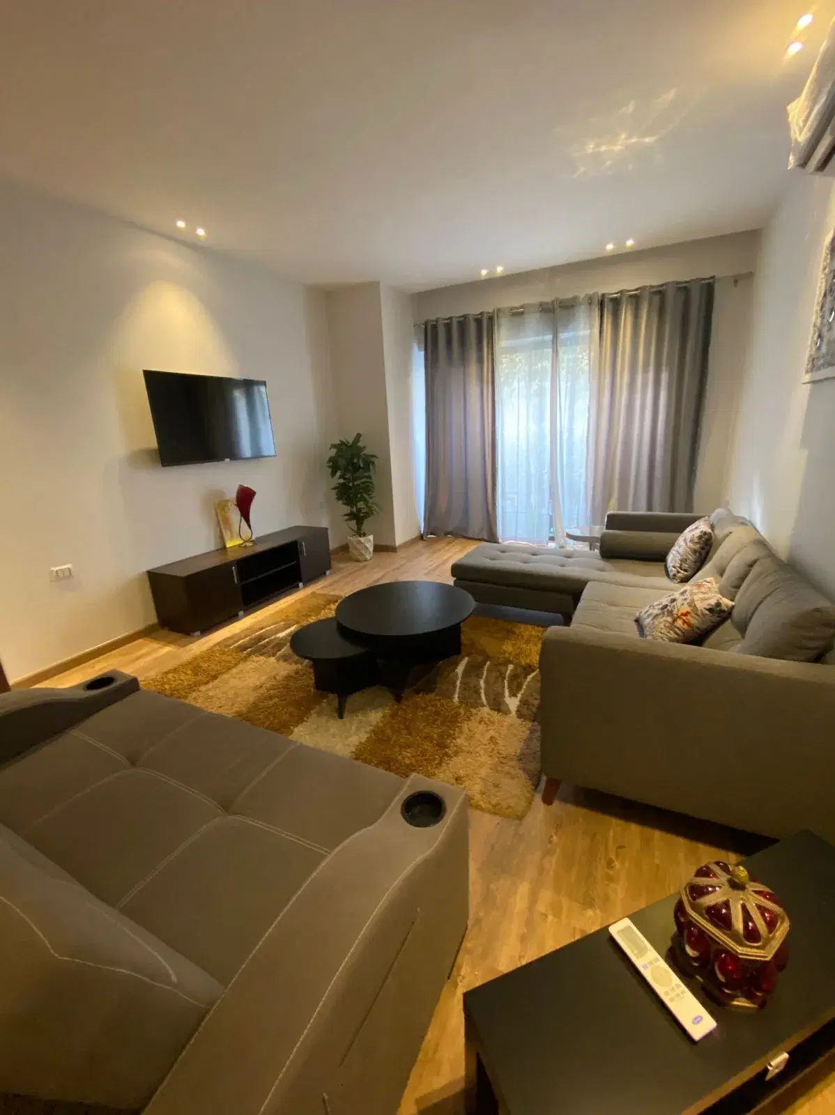 Furnished Lake View apartment with private garden for rent