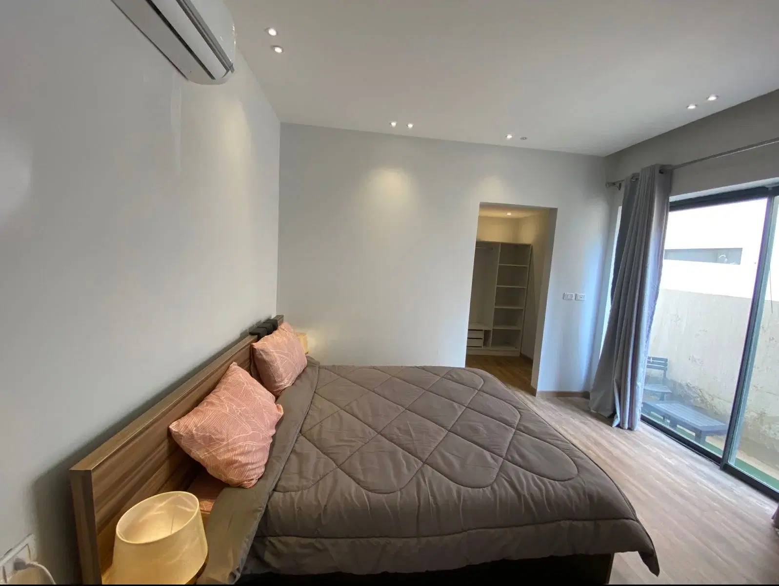 Furnished Lake View apartment with private garden for rent