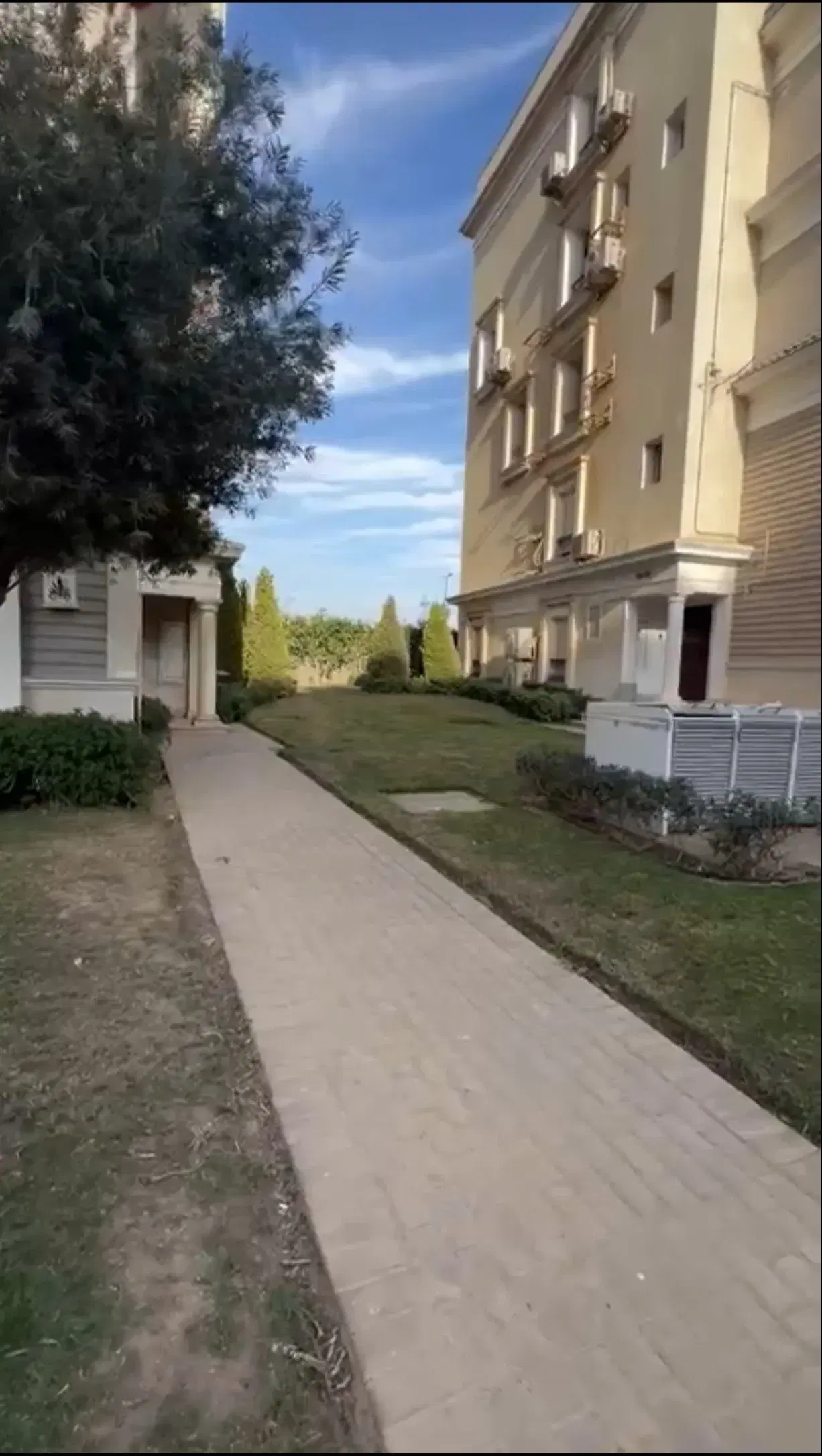 I villa for sale in Mountain View Hyde Park, 231 sqm, 80m garden