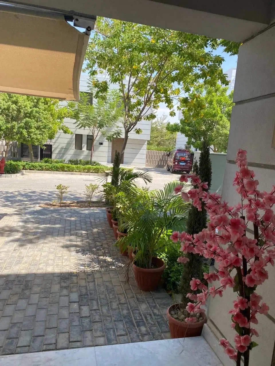 فيلا للبيع في كمبوند البروج — مدينة الشروق (تنفيذ إمكان مصر)