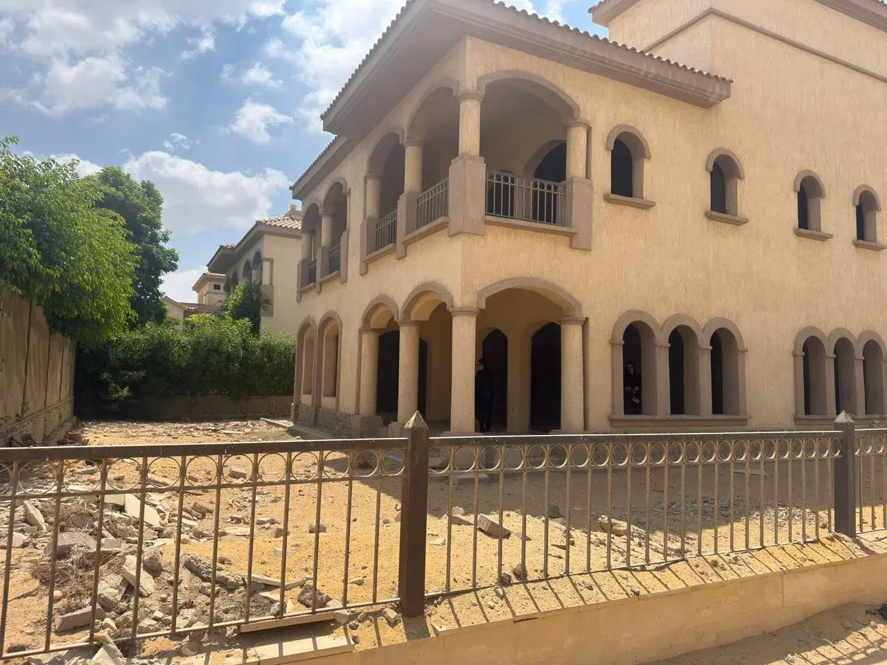 فيلا للبيع بالرحاب، القاهرة الجديدة — 4 غرف | مبنى 360 م² | أرض 550 م²