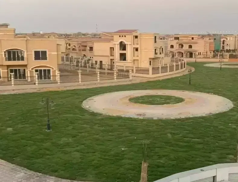 فيلا مستقلة للبيع في كمبوند سبرنجز الشروق (حسن علام) — الشروق