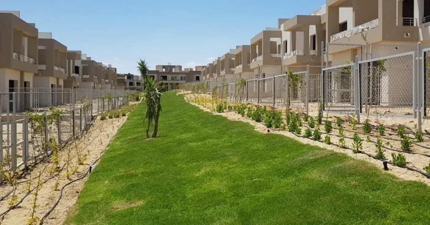 تاون هاوس مذهل للبيع في بالم هيلز جولف اكستنشن | 3 غرف نوم في 6 أكتوبر بواسطة بالم هيلز