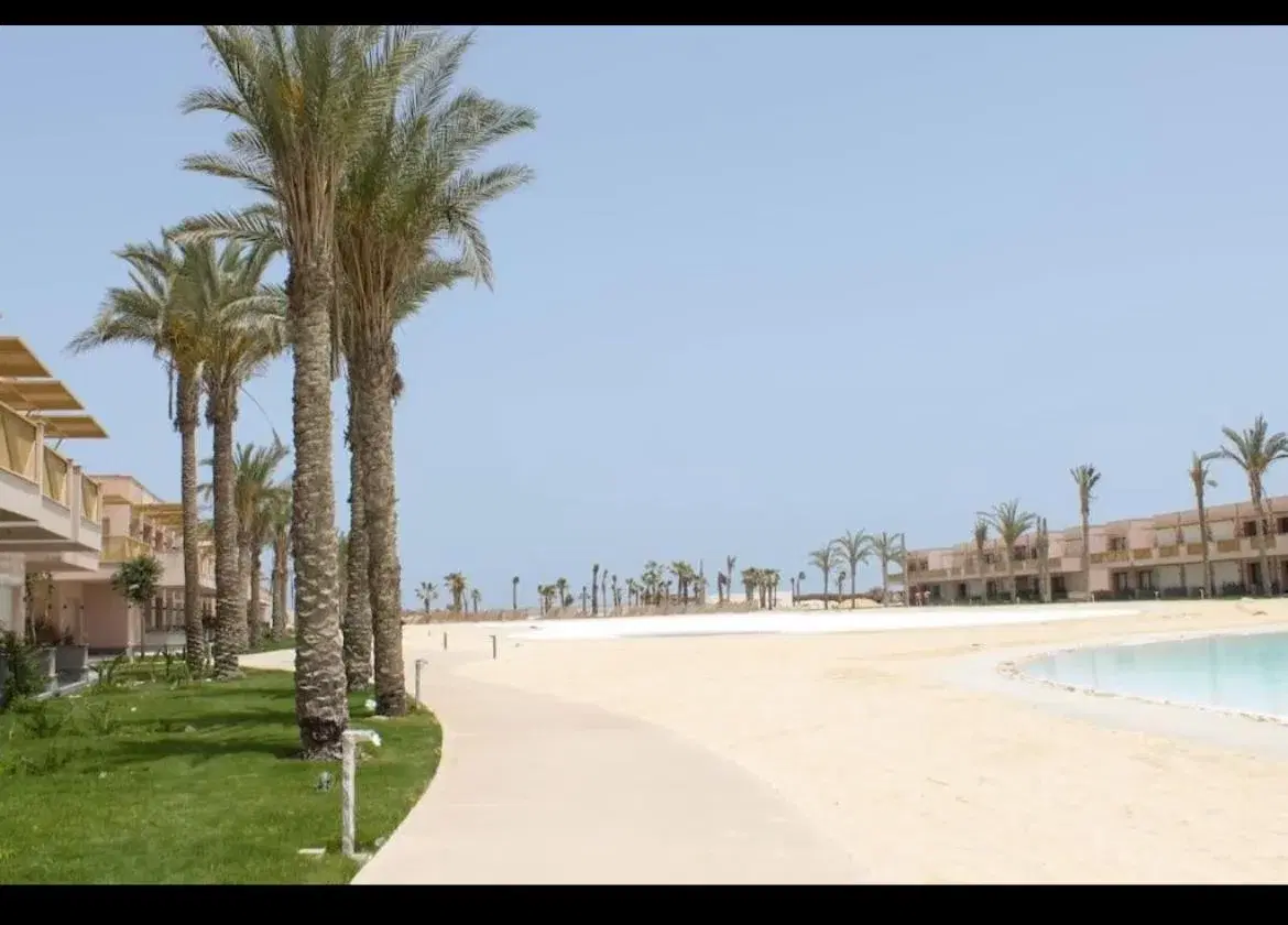 Penthouse فاخر للبيع في بلايا غزالة ب 4 غرف نوم في غزالة باي من جي للتطوير العقاري