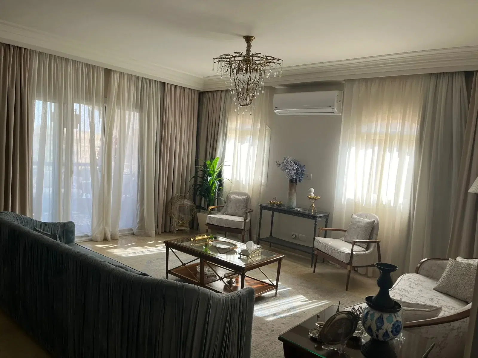 Luxurious Apartment for Sale in Beverly Hills