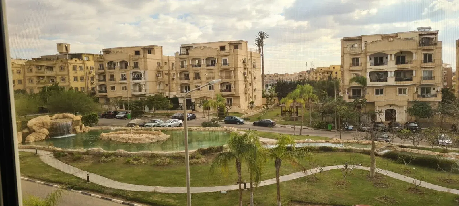 شقة فاخرة للبيع في كمبوند بيفرلي هيلز