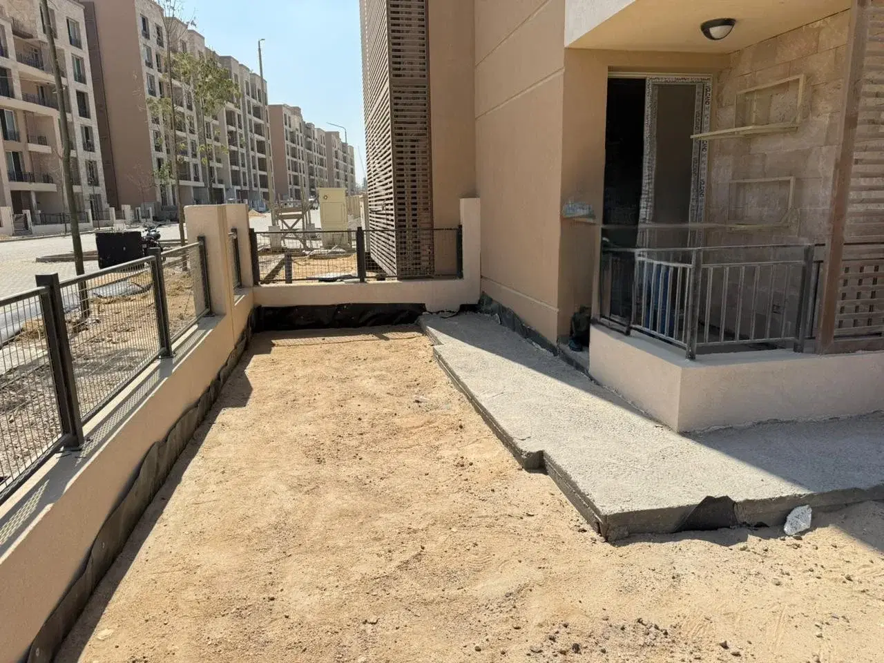 شقة واسعة للبيع في تاج سيتي