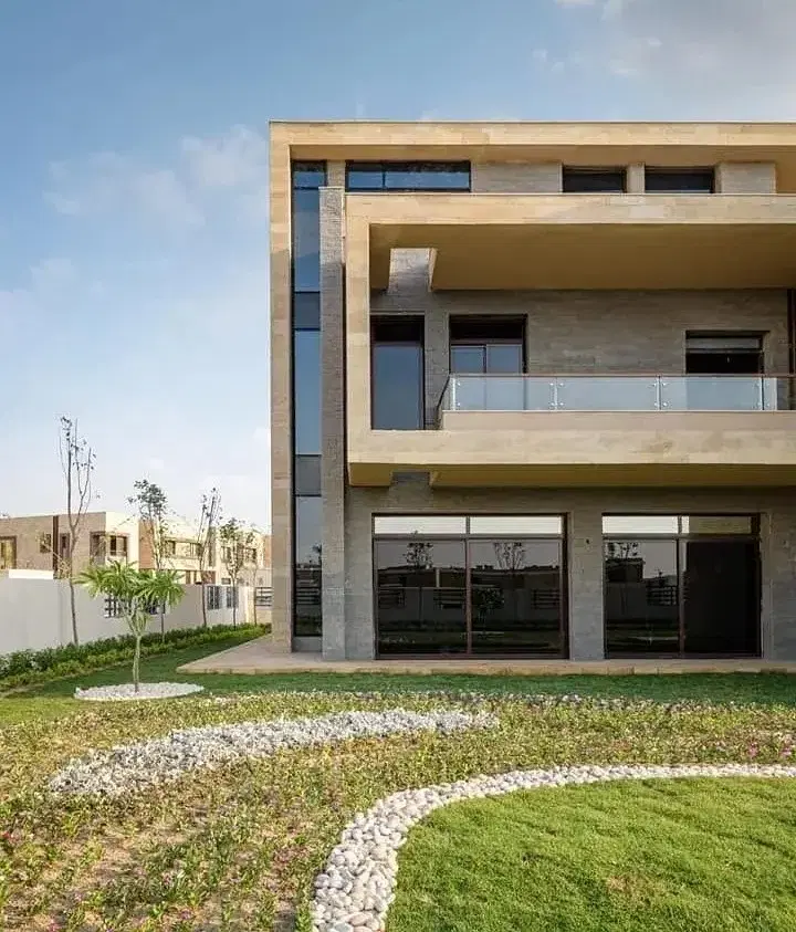 Exquisite Villa for Sale in Taj City