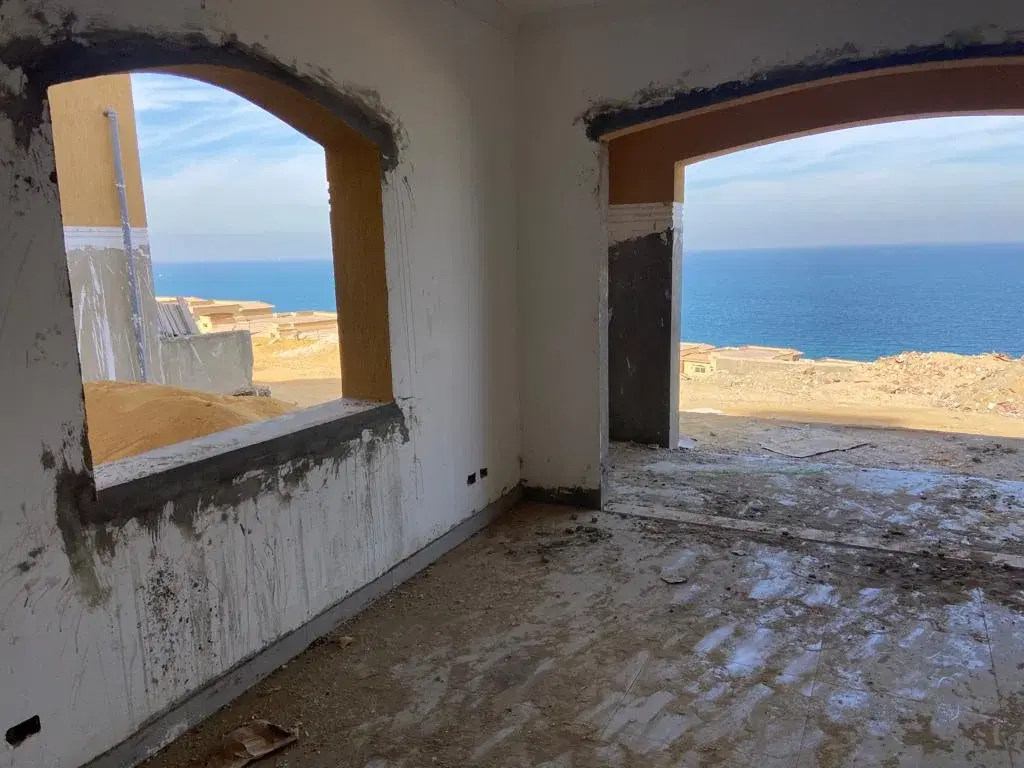 شقة فاخرة مكونة من 3 غرف نوم للبيع في تلال العين السخنة بواسطة رويال ديولوبمنت