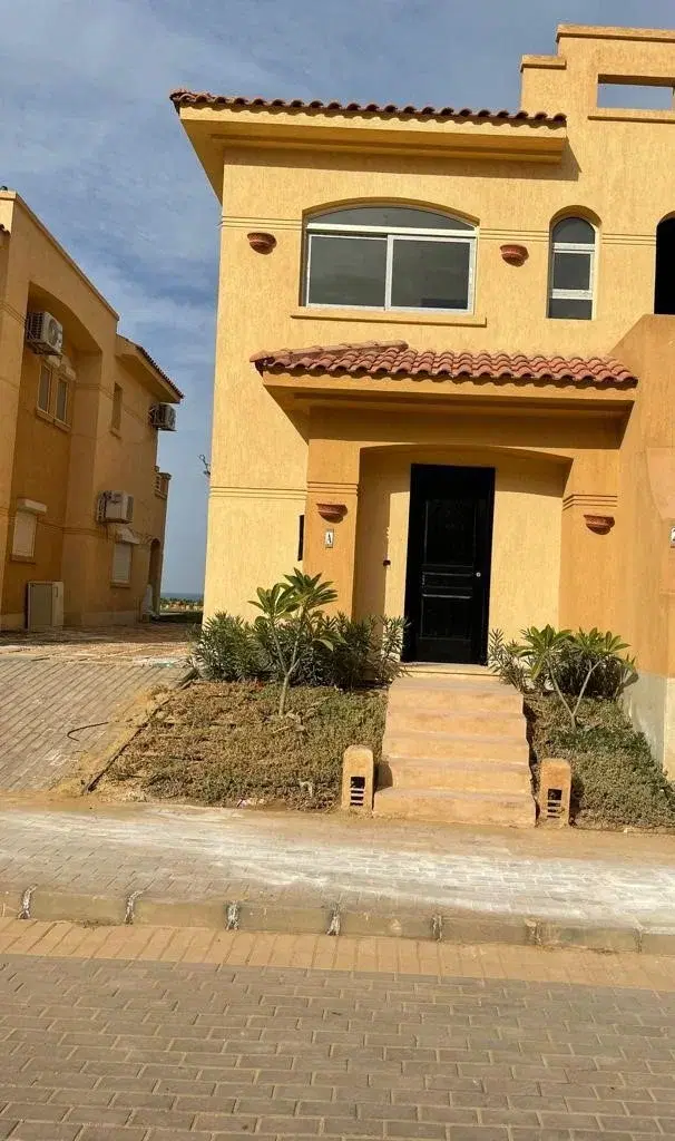 Luxurious Twinhouse for Sale in Telal Sokhna with 4 Bedrooms by Roya Developments