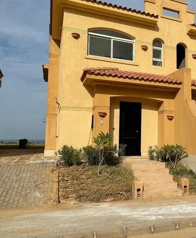 Luxurious Twinhouse for Sale in Telal Sokhna with 4 Bedrooms by Roya Developments
