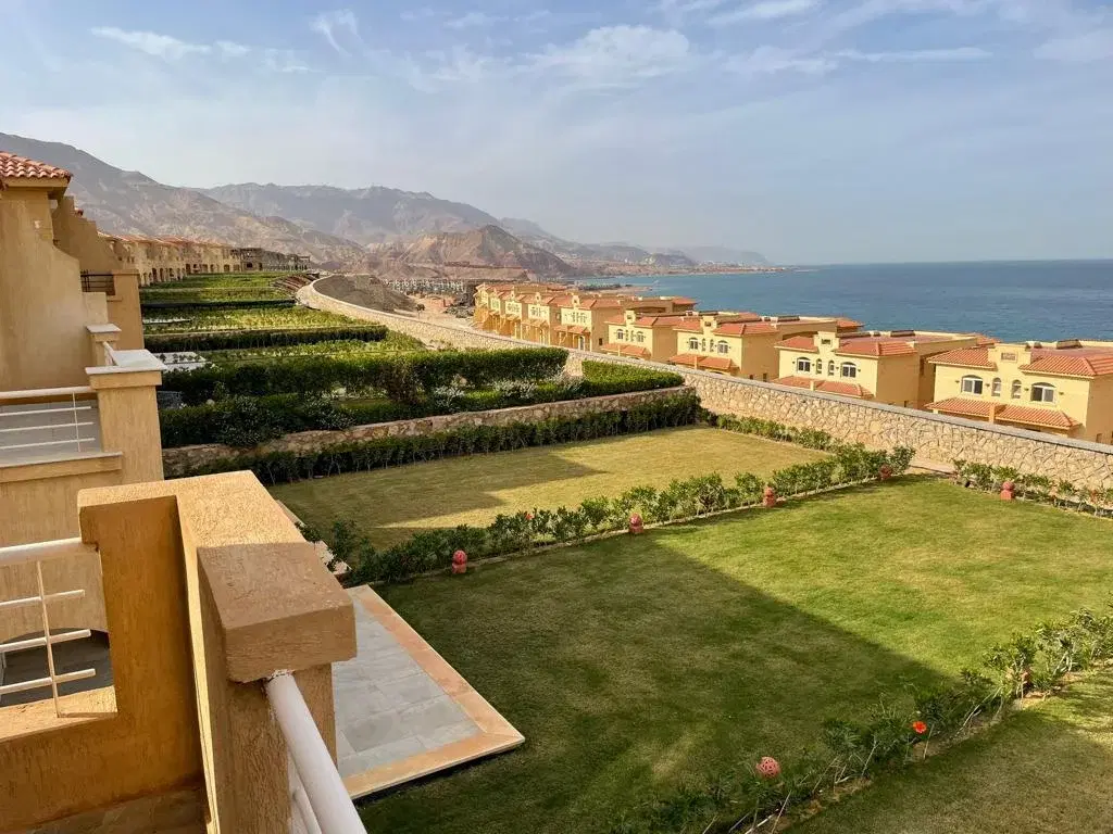 Luxurious Twinhouse for Sale in Telal Sokhna with 4 Bedrooms by Roya Developments