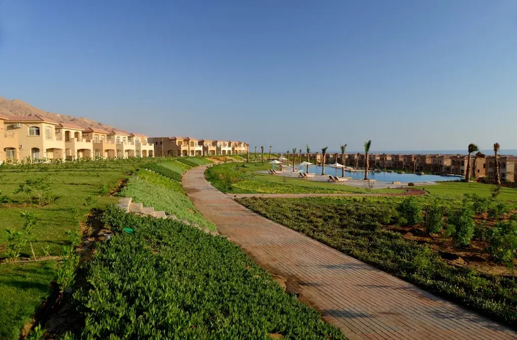 Elegant Twinhouse for Sale in Telal Sokhna - 3 Bedrooms by Roya Developments