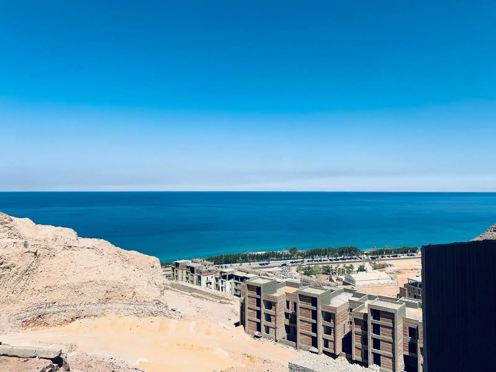 شقة رائعة للبيع في جبال العين السخنة