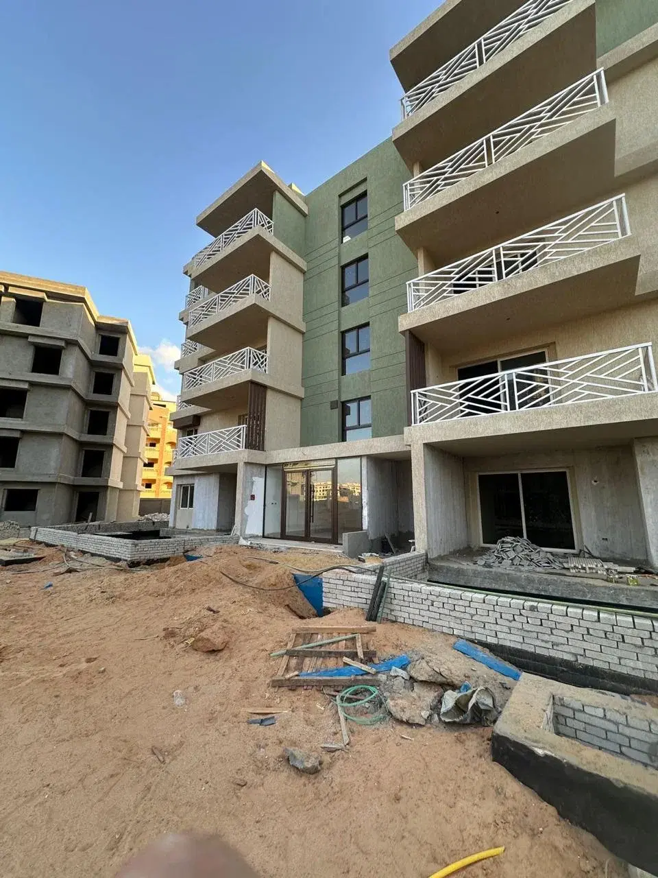 Luxurious Apartment for Sale in Green 6