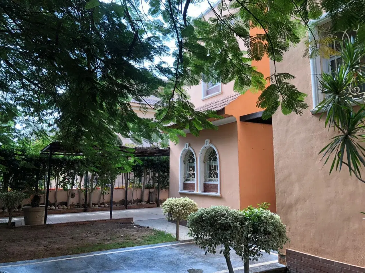 Luxurious Villa for Sale in Golf Solimania