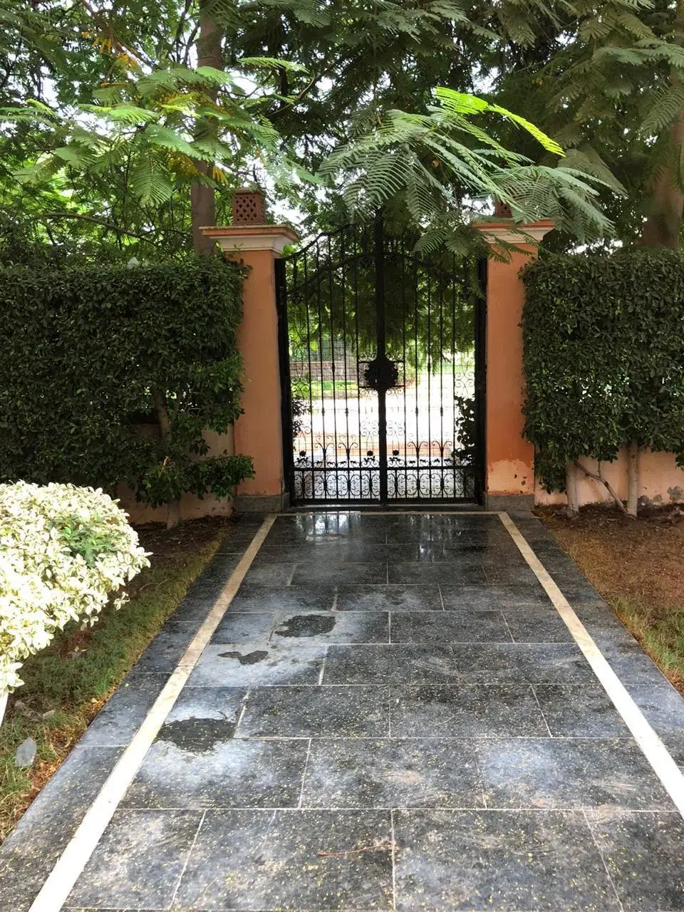 Luxurious Villa for Sale in Golf Solimania