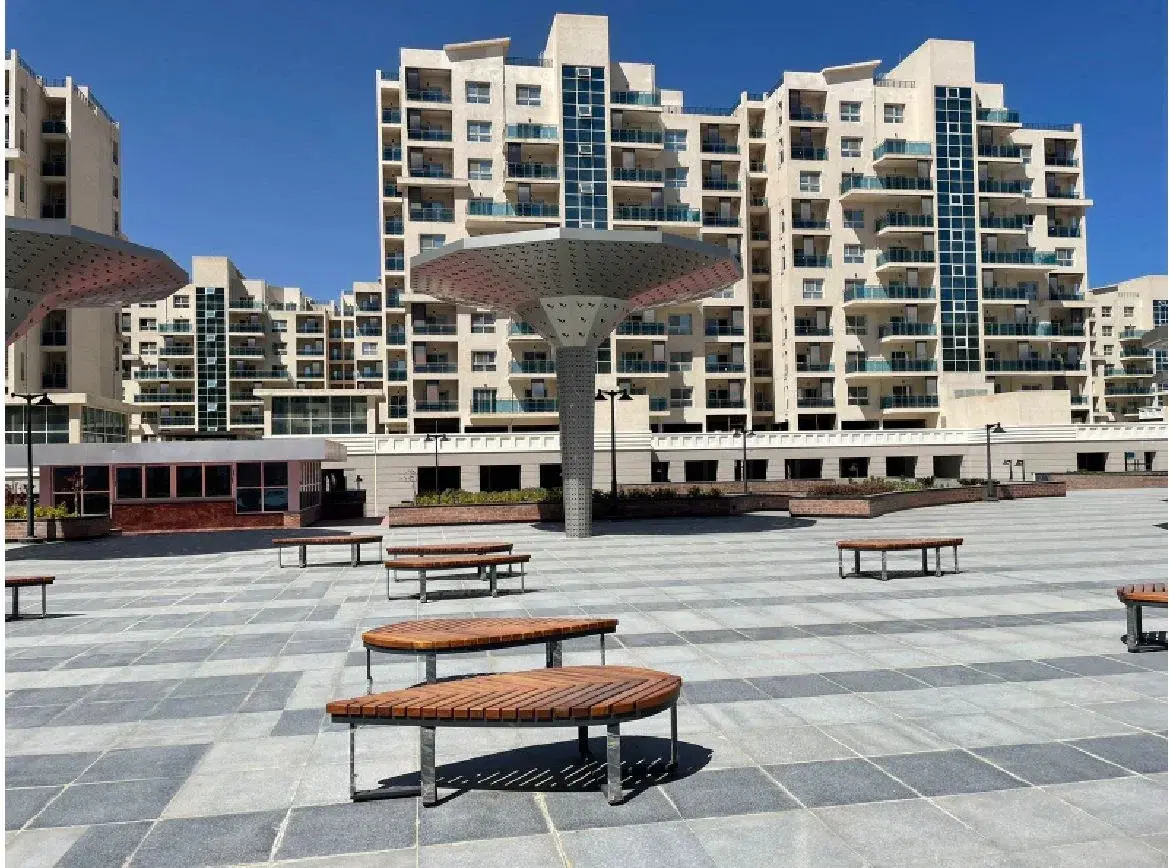 شقة حديثة مكونة من غرفتي نوم للبيع في داون تاون العلمين الجديدة من شركة سيتي إيدج