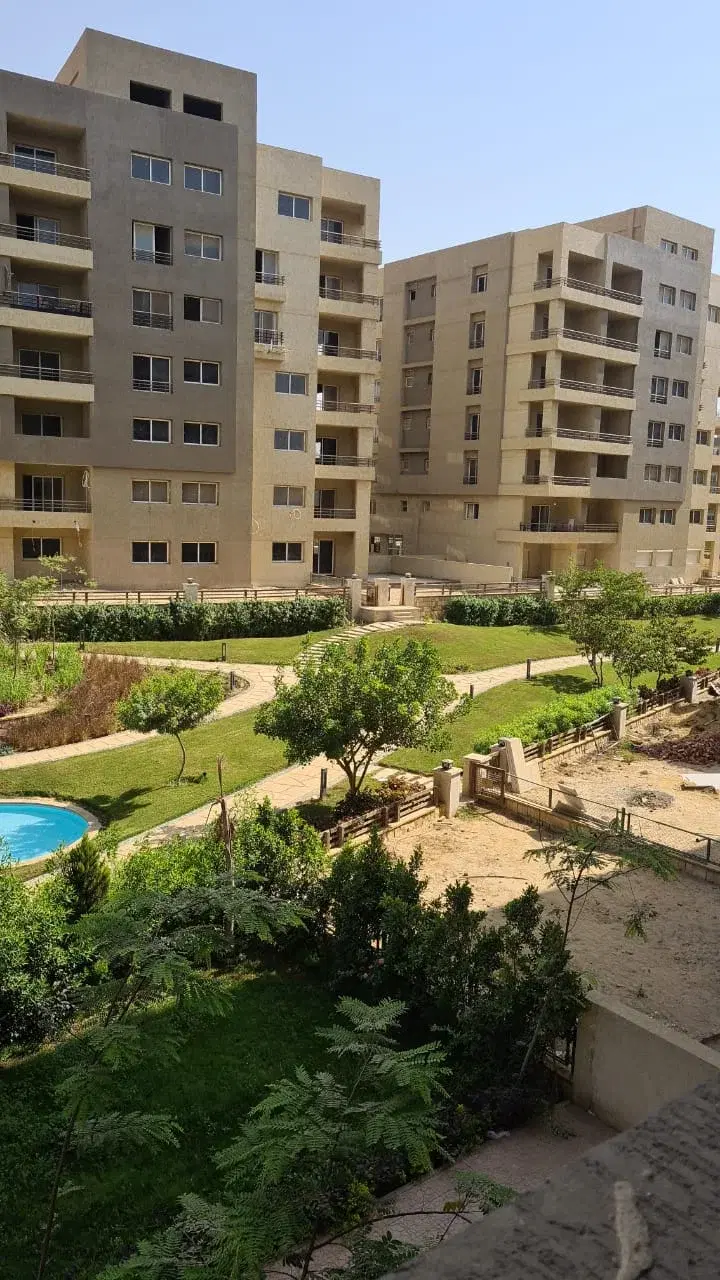 شقة مذهلة للبيع في كمبوند ذا سكوير بالتجمع الخامس من شركة الأهلي صبور