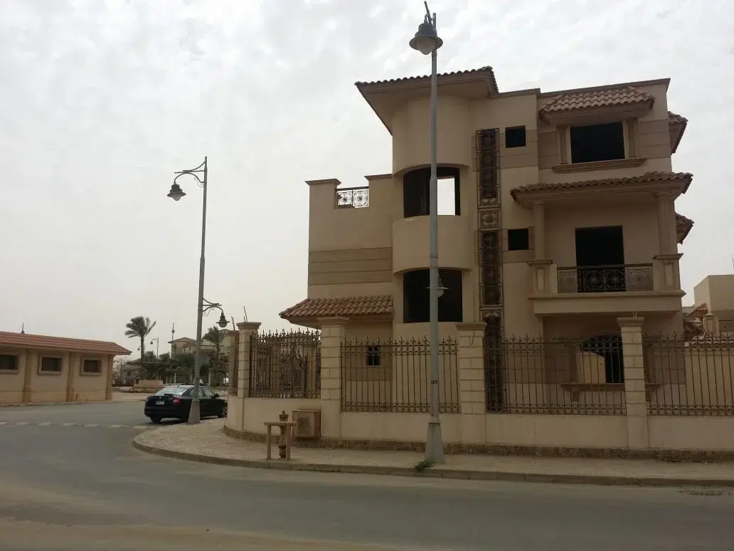 فلل فاخرة للبيع في كمبوند رويال سيتي الشيخ زايد من تطوير مجموعة البابطين