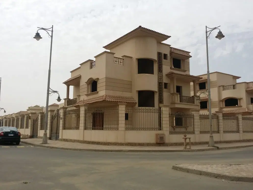 فلل فاخرة للبيع في كمبوند رويال سيتي الشيخ زايد من تطوير مجموعة البابطين