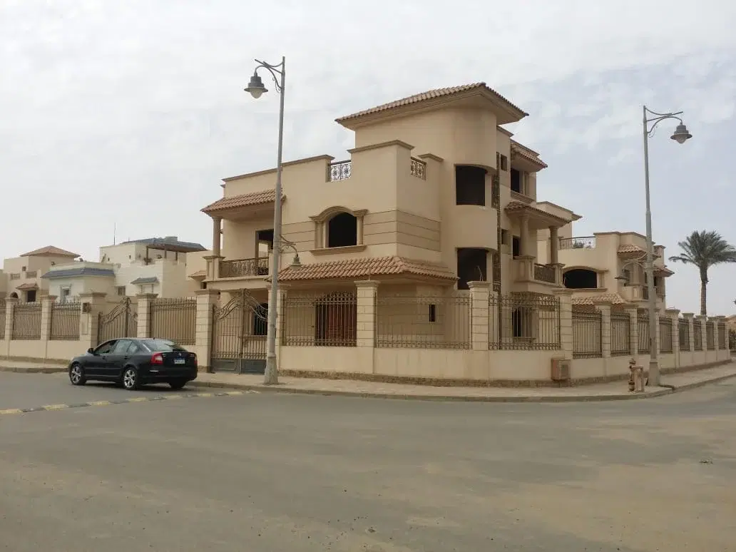 فلل فاخرة للبيع في كمبوند رويال سيتي الشيخ زايد من تطوير مجموعة البابطين
