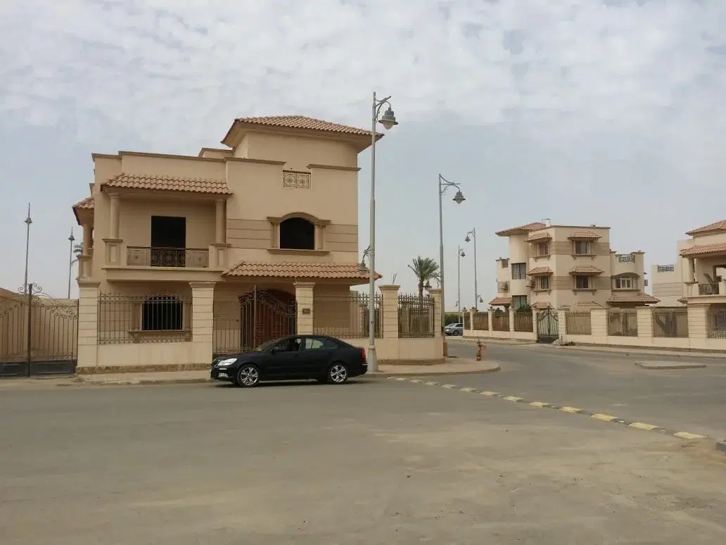 فلل فاخرة للبيع في كمبوند رويال سيتي الشيخ زايد من تطوير مجموعة البابطين