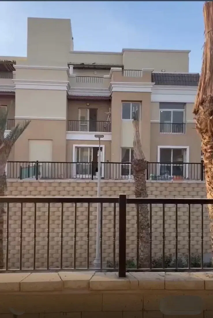 تاون هاوس رائع للبيع في سراي