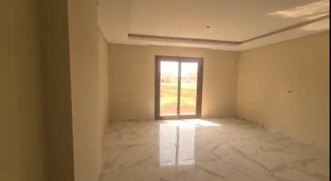 شقة حديثة للبيع في سنتشري سيتي